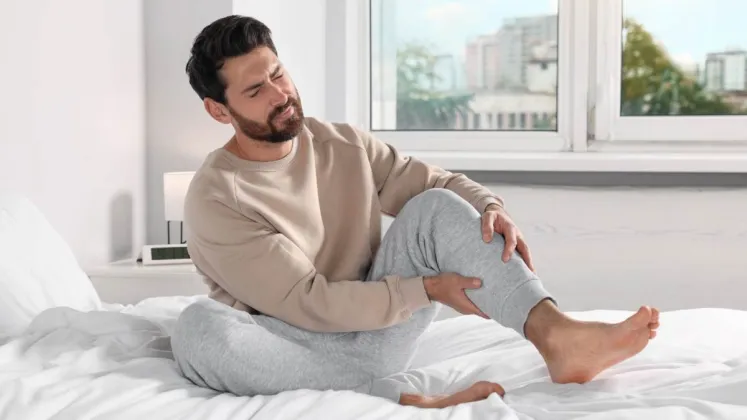 hombre dolor huesos