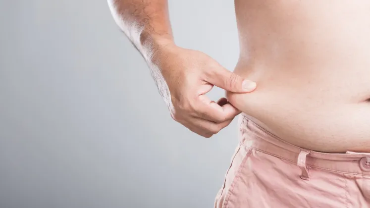hombre con barriga